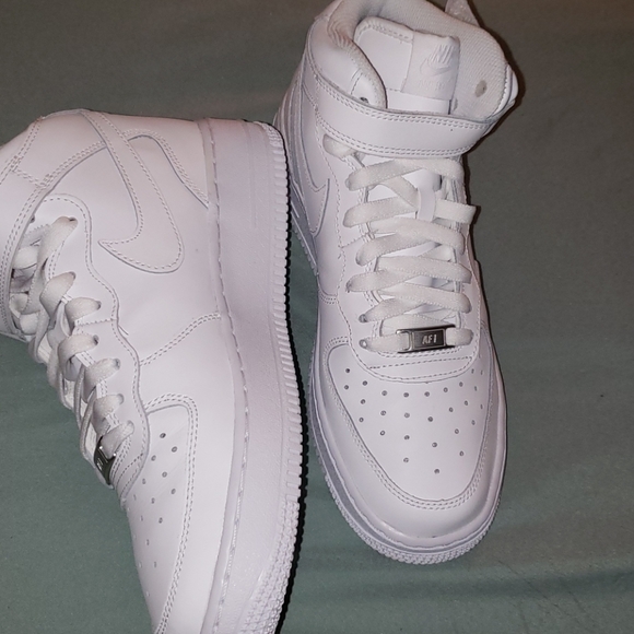 Brand New Air Force Ones - Picture 3 of 7